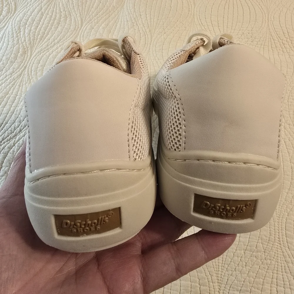 NIB Dr. Scholls Ladies Time Off Ladies Sneaker, Off White/Gold, SIZE 7.5